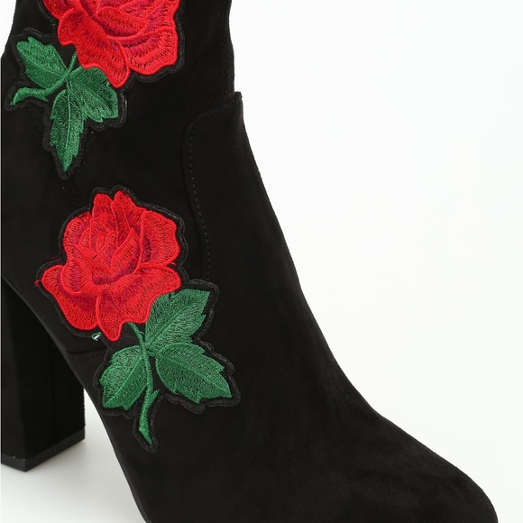 Suede heeled boots with roses - Picture 2 of 3